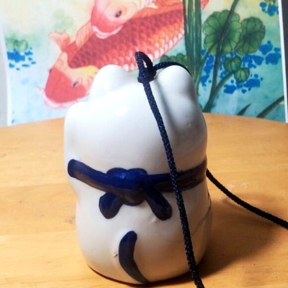 Maneki Neko Japanese Blue And White Lucky Cat Hanging Bell Chime - Picture 3 of 6